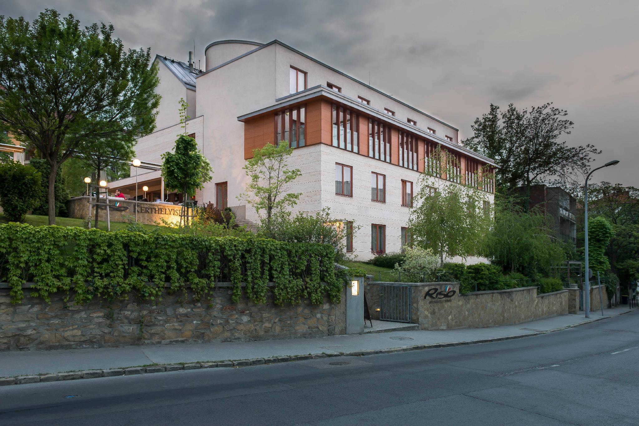 Hotel Castle Garden Budapest Exterior foto